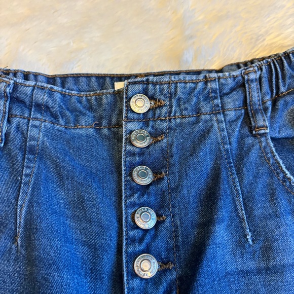 Kensie High Rise Barrel Button Fly Distressed Dark Wash Jean Womens 6/28 - Picture 3 of 7